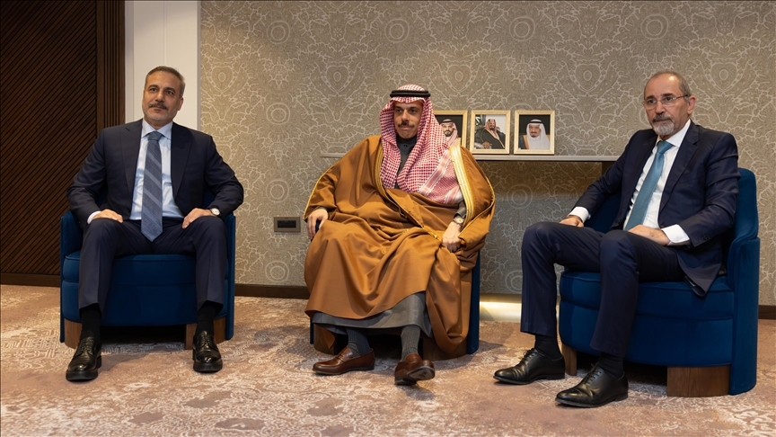 Dışişleri Bakanı Fidan, Suudi Arabistan ve Ürdün dışişleri bakanları ile görüştü