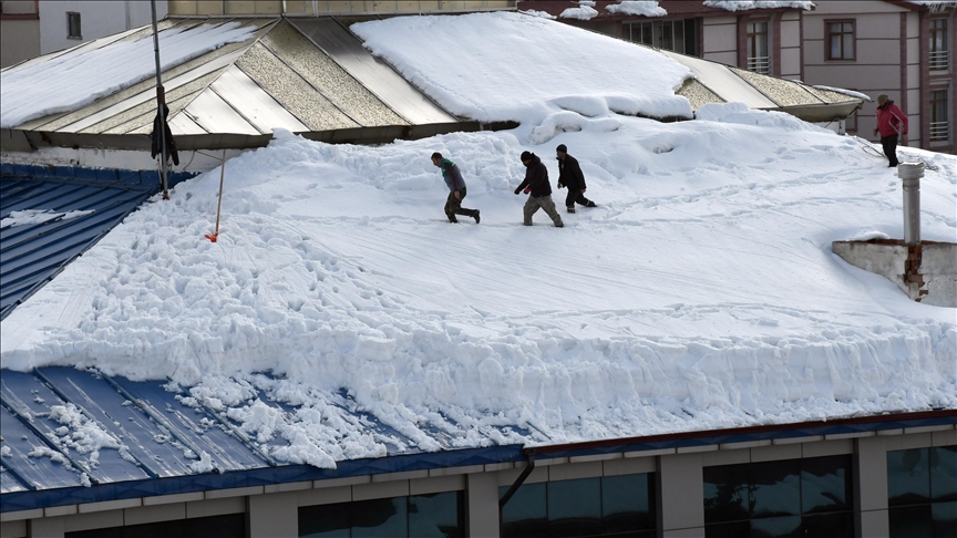 Li Qersê ekîb berf û qeşayê dibin dervayî bajêr