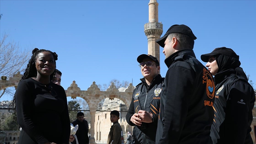 Şanlıurfa'da "turizm polisi" rehberlik hizmetiyle turistlere güven veriyor