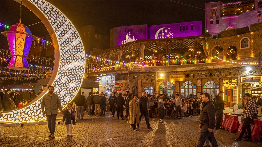 Bölgedeki savaşın gölgesinde bayrama hazırlanan Erbilliler çarşılara yöneldi