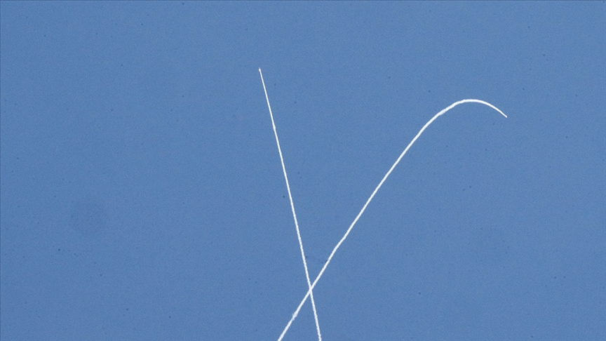 BAE, İran'dan bugün 13 balistik füze ve 27 silahlı insansız hava aracıyla saldırı düzenlendiğini açıkladı