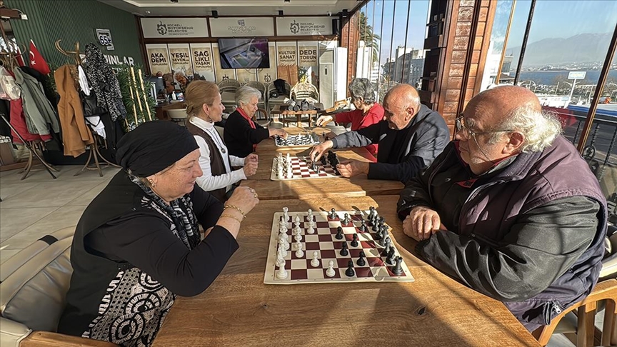 "Saygınlar Kulübü" 65 yaş üstündekilerin buluşma adresi oldu