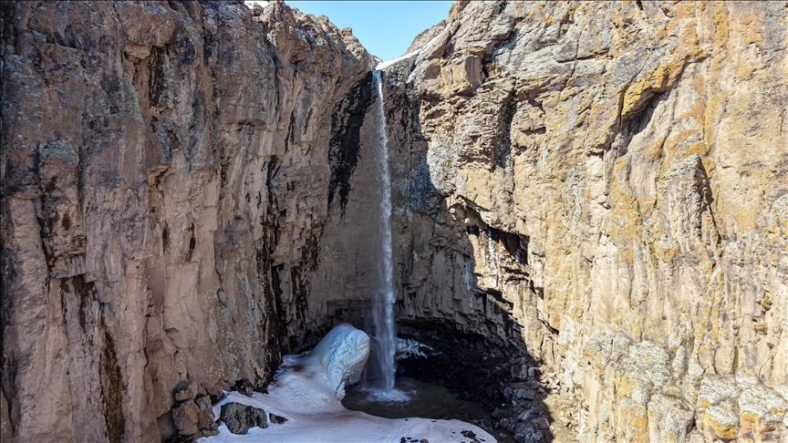 Sûlava Yaşar Kemal a li Wanê ya ku havînê miçiqîbû ji nû va diherike