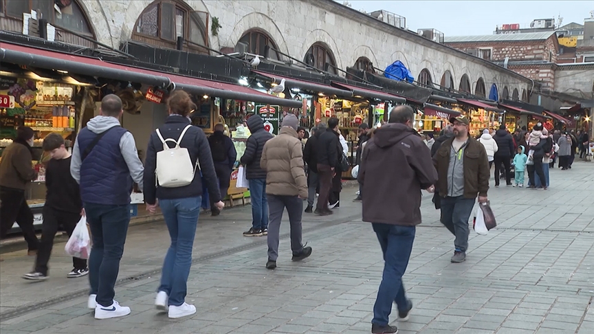 Eminönü'nde bayram alışverişi hareketliliği