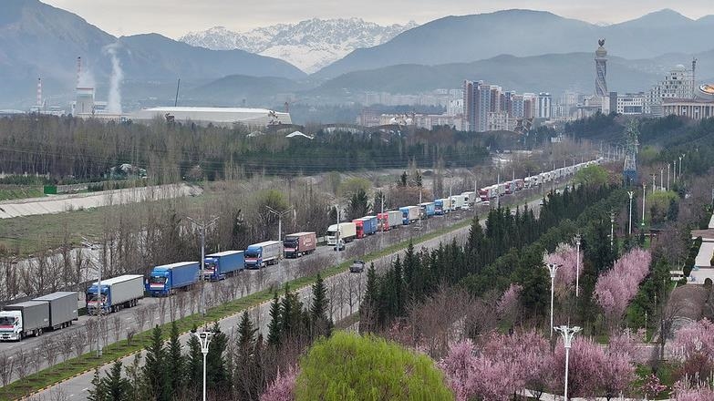 تاجیکستان کمک‌های بشردوستانه به ایران ارسال کرد