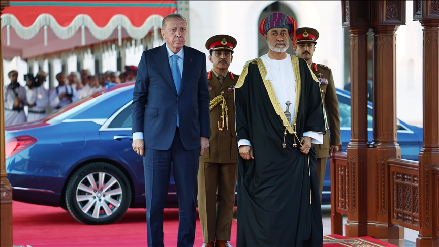 أردوغان يبحث مع سلطان عُمان العلاقات الثنائية وقضايا إقليمية 