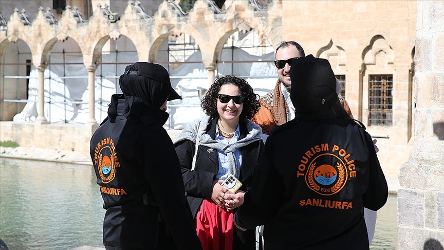 Şanlıurfa'da "turizm polisi" rehberlik hizmetiyle turistlere güven veriyor