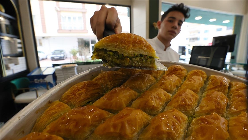 Tescilli Antep baklavasında üretim bayram için iki katına çıktı