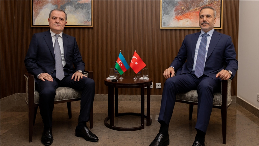 فيدان يلتقي نظيريه الأذربيجاني والباكستاني في الرياض