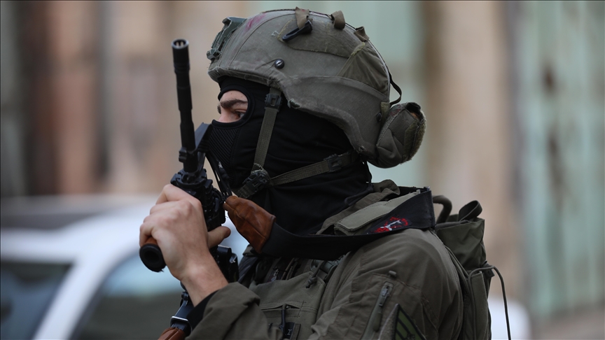 Illegal Israeli settlers attack Palestinian shepherds in West Bank, injuring 4, kidnapping 3 others