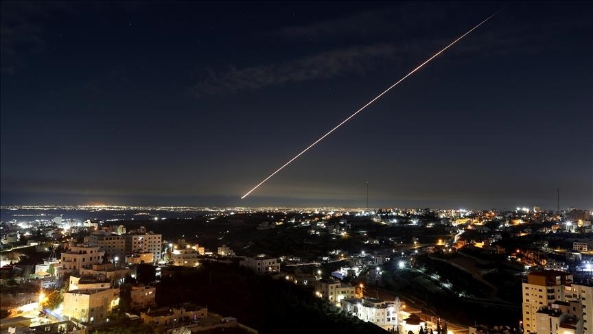 Trois Israéliens blessés près de Tel-Aviv par des éclats de missiles iraniens