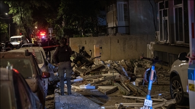 Dy të vrarë nga një sulm me raketë iraniane në periferi të Tel Avivit