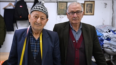 Trabzon'da terzi kardeşlerin ömrü dikiş makinesinin başında geçti