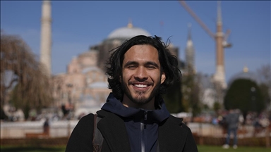 Yıllarca dinleri araştırdıktan sonra Müslüman olan Meksikalı Roberto, İslam'ın "kalbe huzur getirdiğini" söyledi