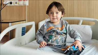 Muş'ta hemolitik anemi tanısı konan 3 yaşındaki çocuk, ambulans uçakla getirildiği Ankara'da iyileşti