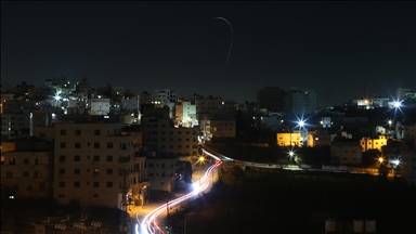 Les Émirats arabes unis annoncent l’interception de missiles et de drones iraniens par leurs défenses aériennes