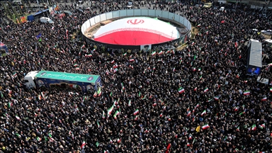 ABD-İsrail saldırısında ölen Laricani ve İranlı denizciler için Tahran'da cenaze töreni düzenlendi