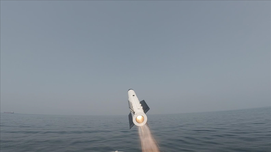 Les Émirats arabes unis signalent le lancement de sept missiles balistiques et quinze drones depuis l’Iran