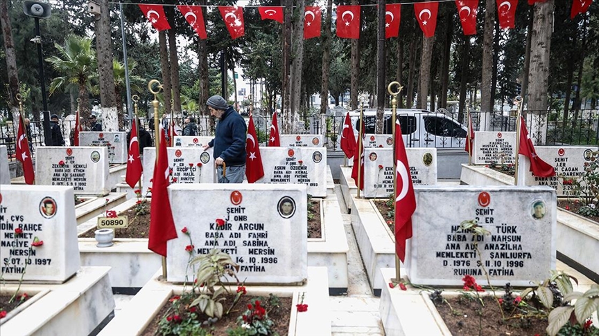 Ramazan Bayramı arifesinde şehitlikler ziyaret edildi 