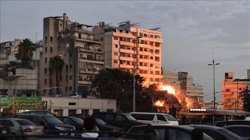 Un bâtiment endommagé dans le nord d’Israël après des tirs de roquettes en provenance du Liban