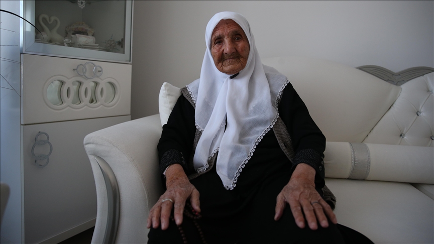 Kayseri'de 110 yaşındaki Şemsi Kılıç, gençlere sağlıklı yaşam tavsiyelerinde bulundu