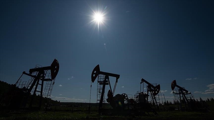 ارتفاع أسعار النفط 7 بالمئة رغم تثبيت الفائدة الأمريكية