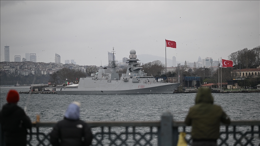 İtalyan fırkateyninden NATO Daimi Deniz Görev Grubu-2 kapsamında İstanbul'a liman ziyareti