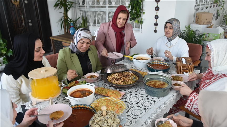 Anadolu'daki aile buluşması geleneği Kerkük'te iftar sofralarında yaşatılıyor  
