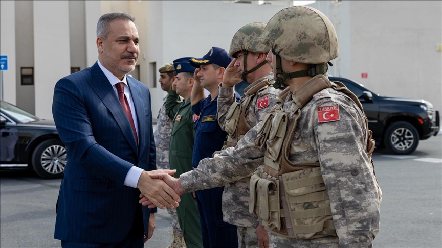 Dışişleri Bakanı Fidan, Katar-Türk Birleşik Müşterek Kuvvet Komutanlığı Karargahı'nı ziyaret etti 