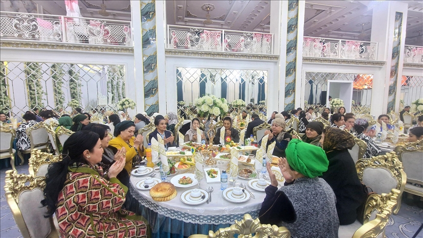 В Узбекистане в течение Рамазана сохранялась традиция проведения коллективных ифтаров 