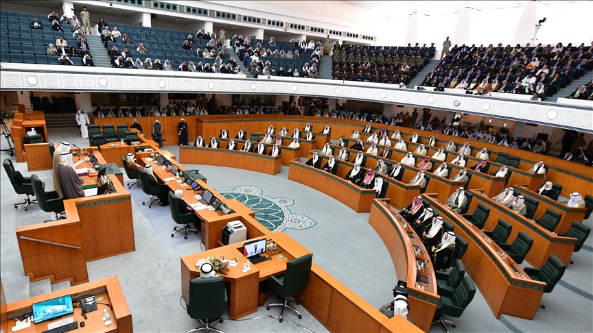 Le Koweït passe à l’enseignement en ligne alors que l’escalade régionale s’intensifie