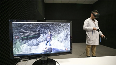 Hekim adayları ve sağlık çalışanlarına hastayla karşılaşmadan önce simülasyonla eğitim veriliyor