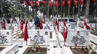 Ramazan Bayramı arifesinde şehitlikler ziyaret edildi 