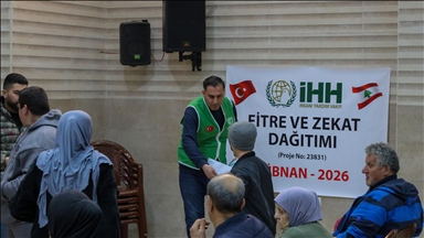 "الإغاثة الإنسانية" التركية توزع مساعدات على نازحين بلبنان