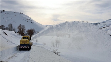 Bayburt'ta "kar kaplanları" Ramazan Bayramı için mesaisini sürdürüyor