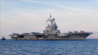 Paris renforce sa présence en Méditerranée avec le Charles de Gaulle, sans engagement dans le conflit au Moyen-Orient