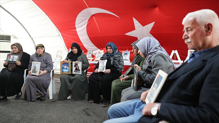 Diyarbakır anneleri Ramazan Bayramı'nda da evlatlarının yolunu gözlüyor