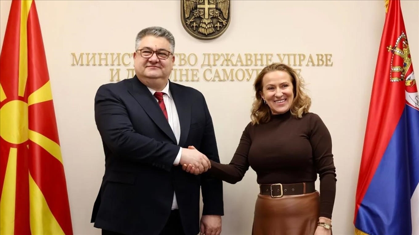 Ministri maqedonas i Administratës Publike në Beograd  Bashkëpunimi me Serbinë po thellohet