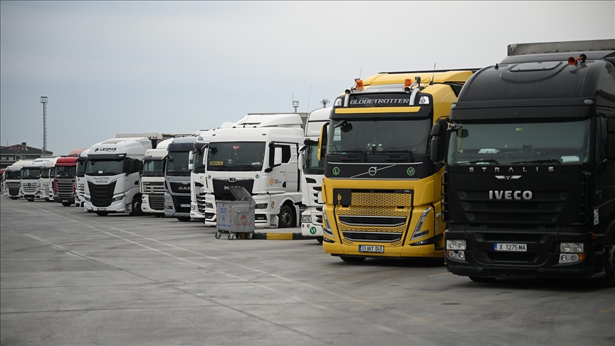 Kapıkule'de tır şoförleri bayramı yolda geçiriyor