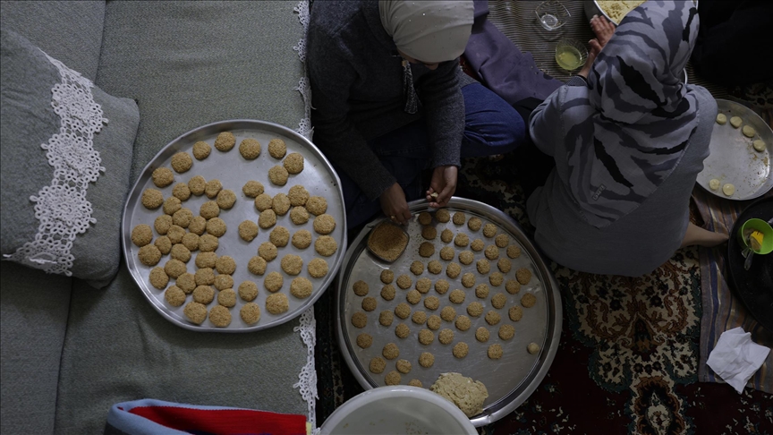 كعك العيد.. جسر يربط أتراك دمشق بهويتهم وماضيهم (تقرير)