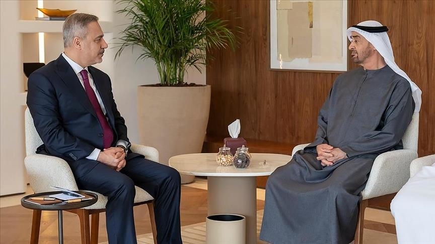 رئيس الإمارات يستقبل وزير خارجية تركيا