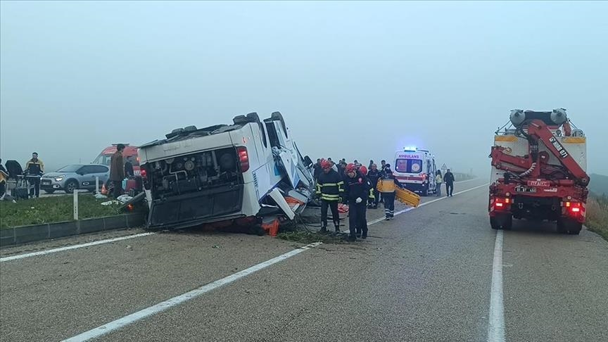 Li Edeneyê otobêsa rêwiyan welgeriya, 2 kes mirin û 23 kes jî birîndar bûn