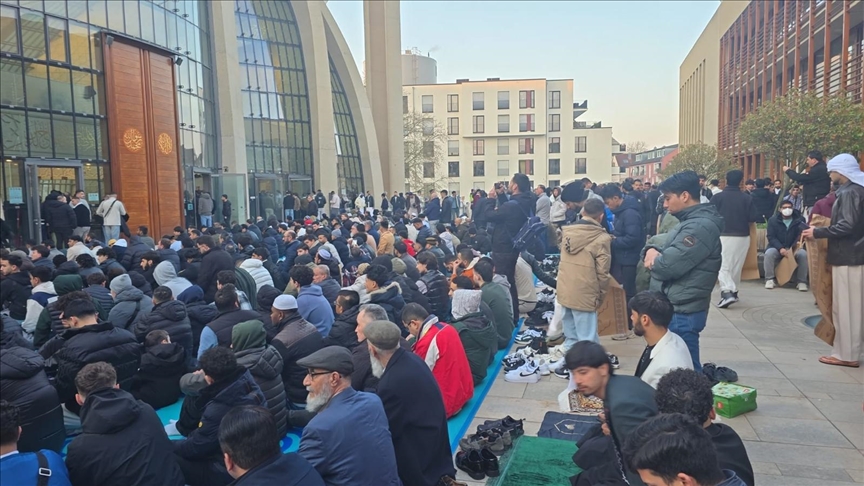 اقامه نماز عید فطر در شهرهای مختلف اروپا