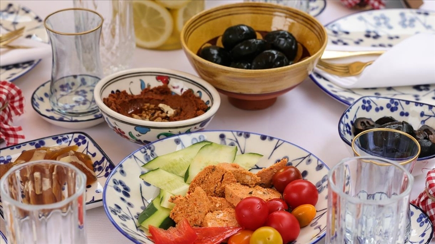 Uzmanlardan ramazan sonrası "öğün düzenine kademeli dönüş" önerisi