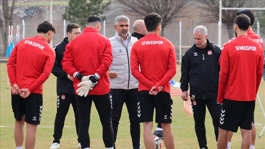 Sivasspor'un ilk hedefi play-off