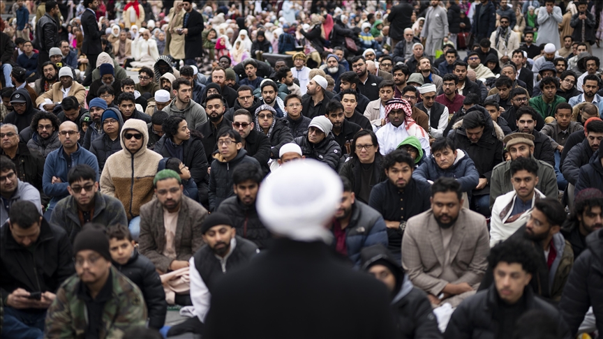 Мусульмане, проживающие в США, совершили праздничную молитву