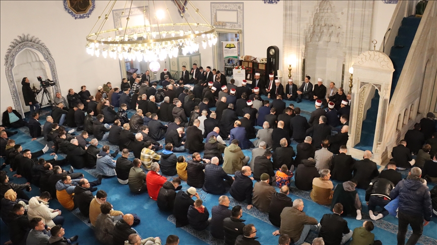 Муслиманските верници од земјите во регионот ја извршија Бајрамската молитва