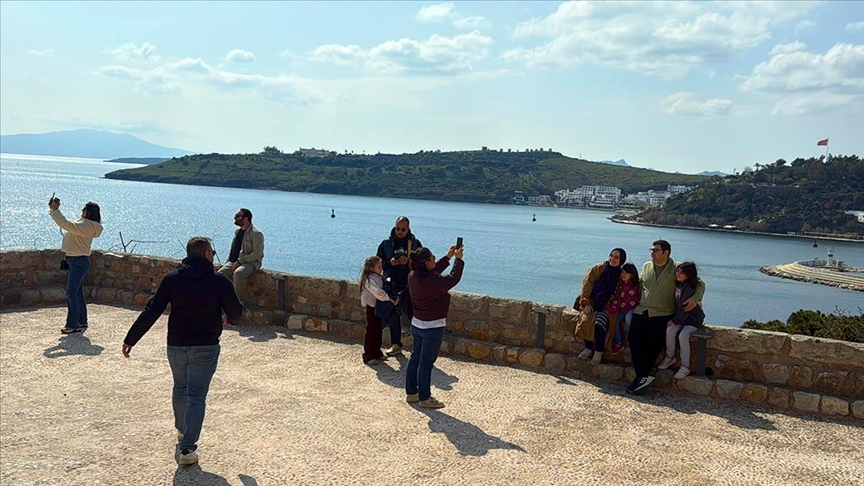 Bodrum'da tatilciler bayramın ilk gününde tarihi mekanlara yoğun ilgi gösterdi