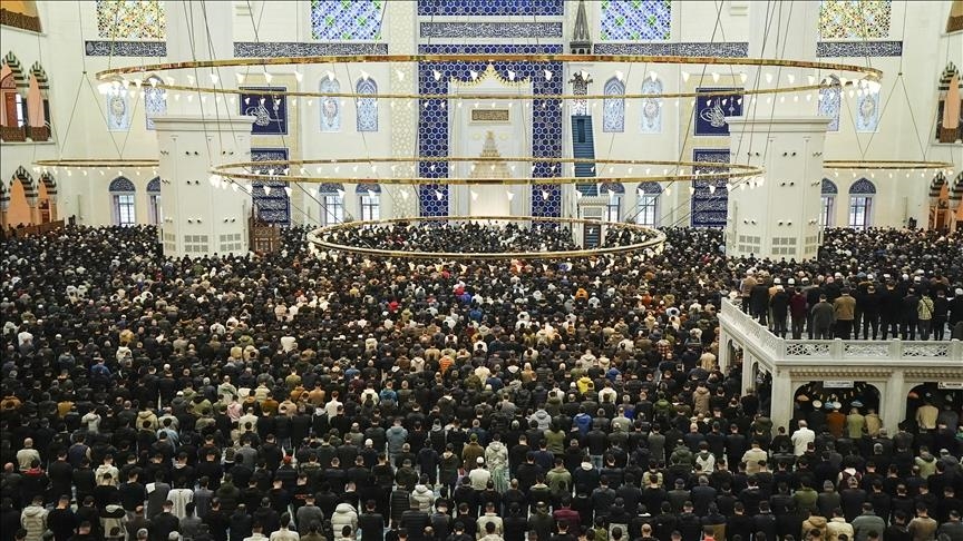 اقامه نماز عید فطر در مساجد استانبول 