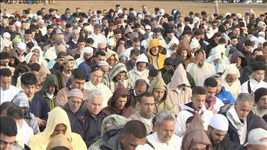 في أجواء روحانية.. "اللباس التقليدي" يزين صلاة العيد بالمغرب